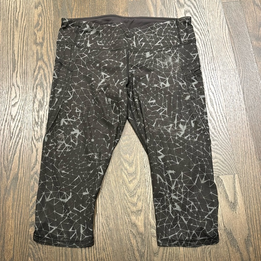 lulu lemon cropped - size 10